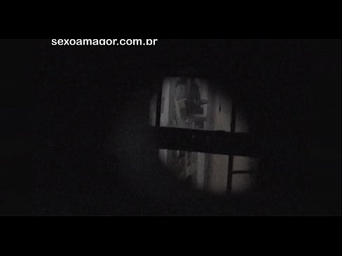 ❤️ Lourinho é filmado secretamente por um voyeur de bairro escondido atrás de tijolos ocos ❤️ Porno vídeo em porno pt.virtsextor.ru ❌