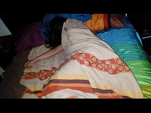 ❤️ Stepson berating a sua jovem madrasta enquanto ela dorme. ❤️ Porno vídeo em porno pt.virtsextor.ru ❌